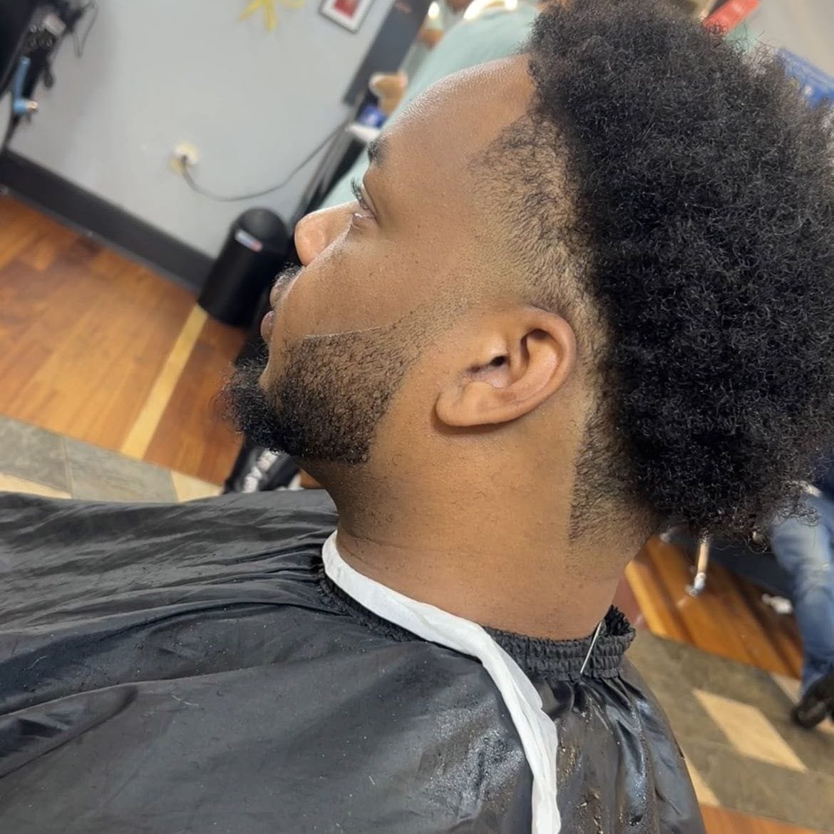 82df30ec9188488187b46f48ce0fe2-social-buzz-barbershop-inspiration-9dcedd33927a484ea215a848ef3bd6-booksy